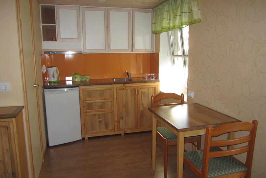 Parna Guesthouse & Apartments Kuressaare Room photo
